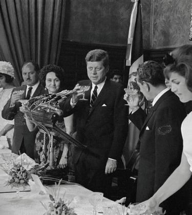 8 style icons and their favourite cocktails