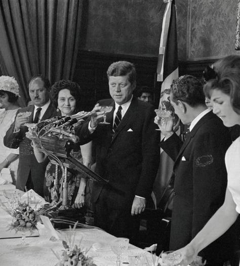 8 style icons and their favourite cocktails