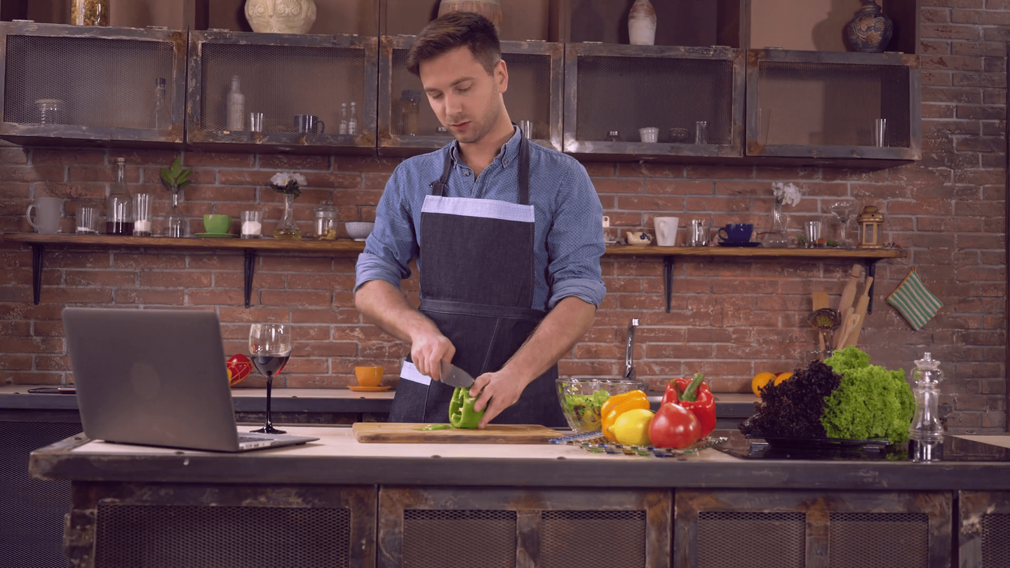 5 knives every gentleman needs in his kitchen