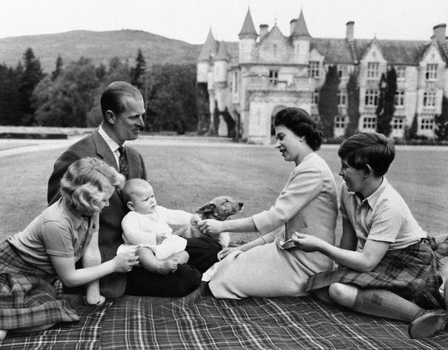 1960-Princess-Anne-the-Duke-of-Edinburgh-a-baby-Prince-Andrew-Queen-Elizabeth-and-Prince-Charles-at-Balmoral.-AP