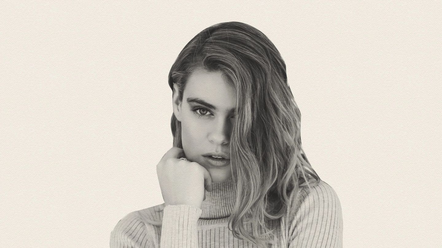 11 surefire signs that she’s into you