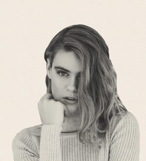 11 surefire signs that she’s into you