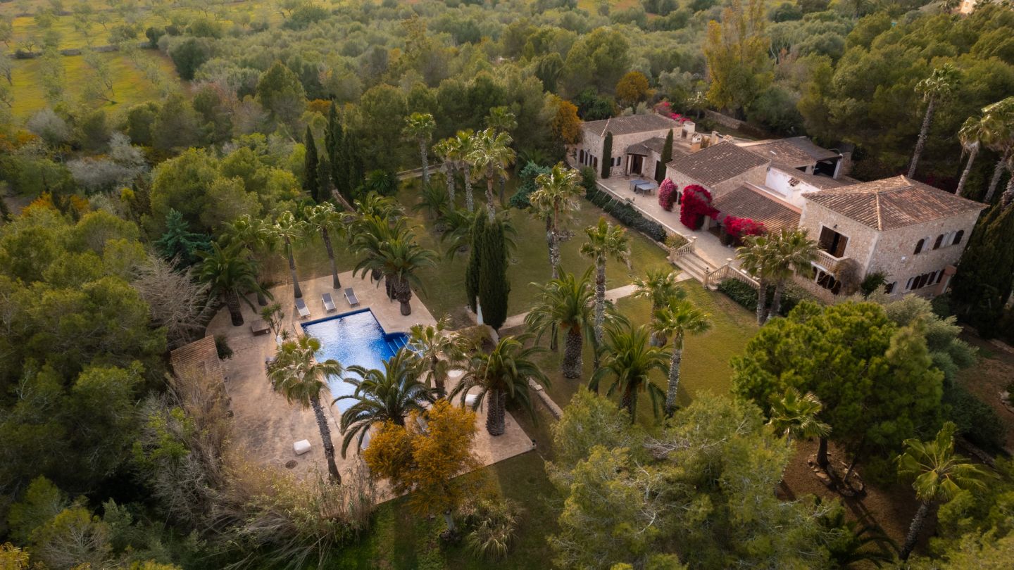 Hop from home to home with The Hideaways Club