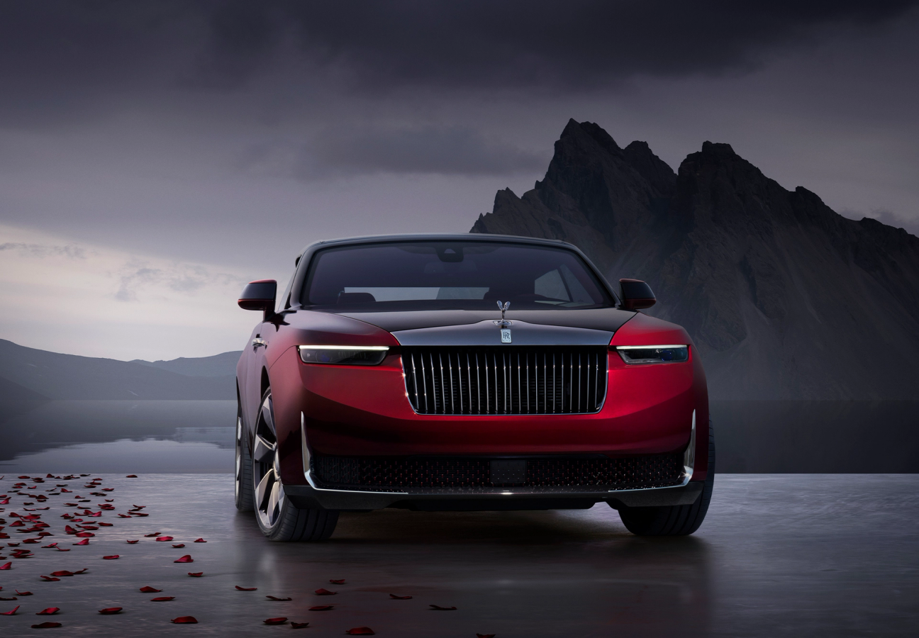 Front of the Rolls-Royce La Rose Noire