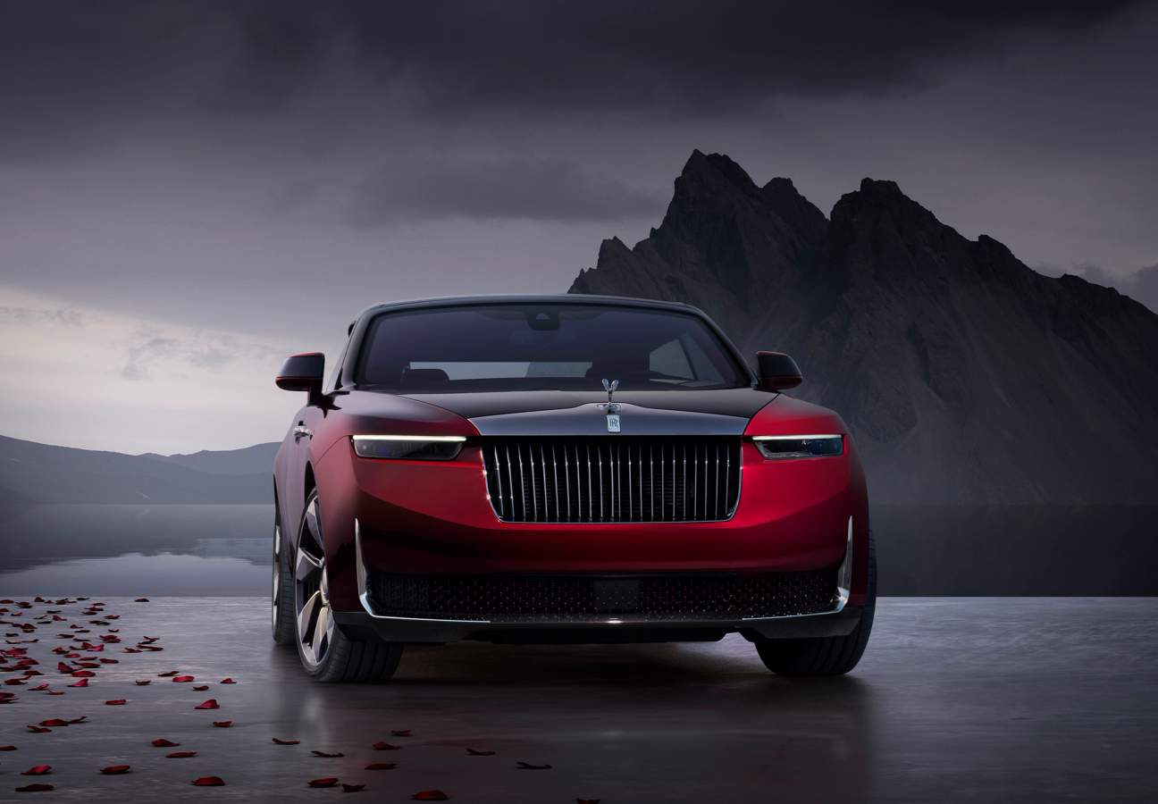 Front of the Rolls-Royce La Rose Noire
