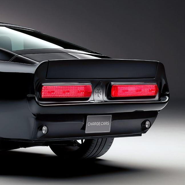 Charge Mustang