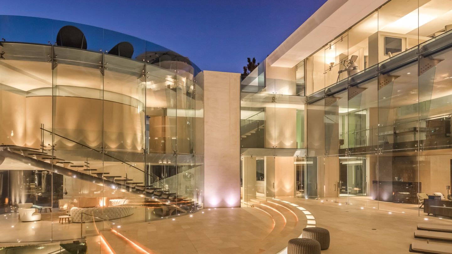 California’s cliffside Razor House is a cutting edge escape