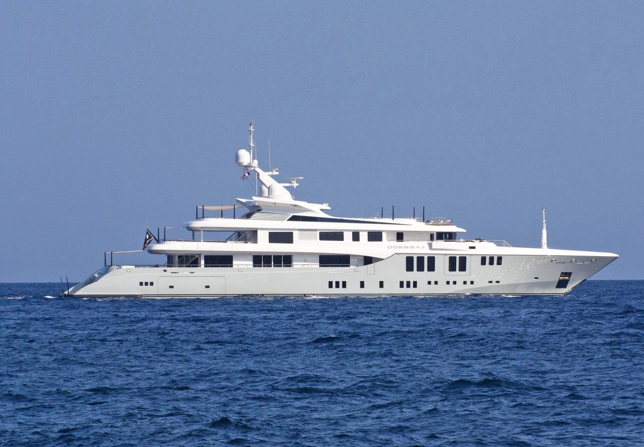 millionaire yacht vs billionaire yacht