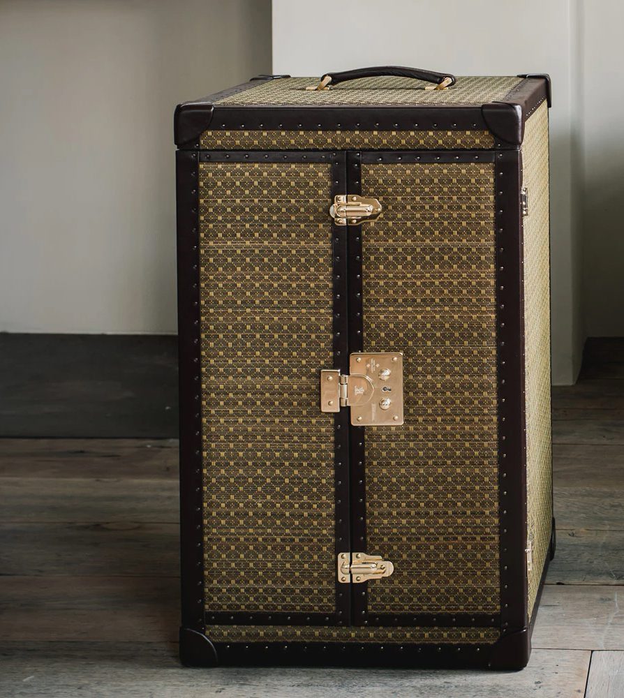 A Complete Guide to Bespoke Services Offered by Luxury Luggage Labels