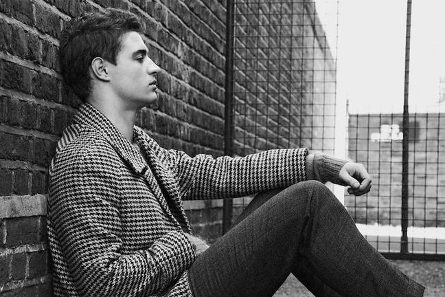 max-irons-actor-schauspieler-die-frau-in-gold-film-movie-harpers-bazaar-germany-deutschland