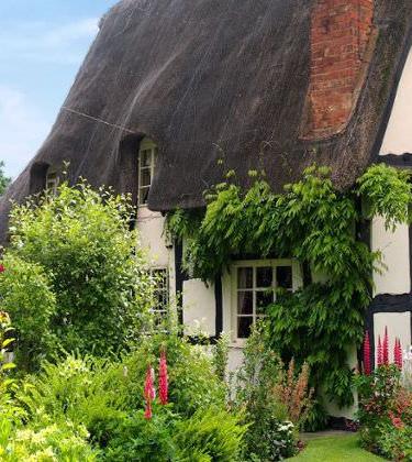 3 country cottages we want to own this Christmas