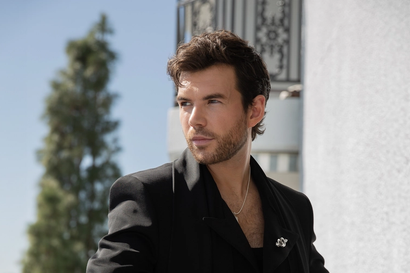 Luke Newton is in his Old Hollywood feels