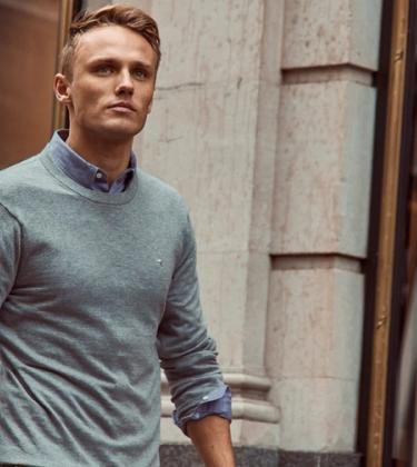 How does racing driver Max Chilton save time when buying clothes?