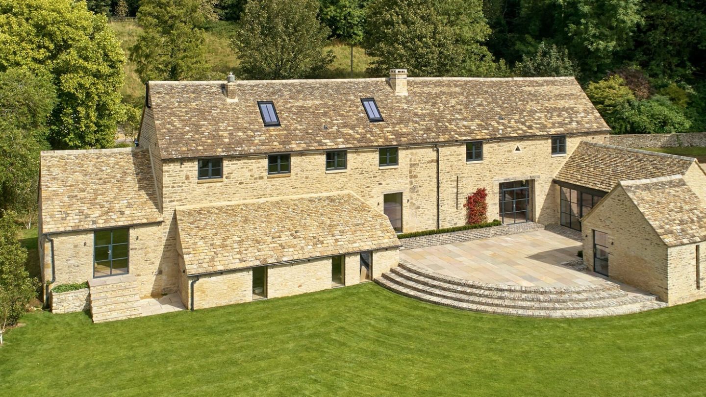 Escape to the country with this quintessentially Cotswolds converted barn