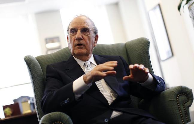 HOLD FOR RELEASE WITH STORY: MITCHELL/ - Former US Special Envoy for Middle East Peace and U.S. Senator from Maine George Mitchell in his office at DLA Piper, a law firm in New York during an interview with Reuters, June 9, 2011.  REUTERS/Mike Segar   (UNITED STATES)