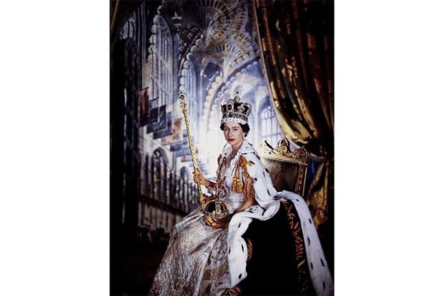 1953. Official Potrait taken by Cecil Beaton after the coronation. (Cecil Beaton - Camera Press)