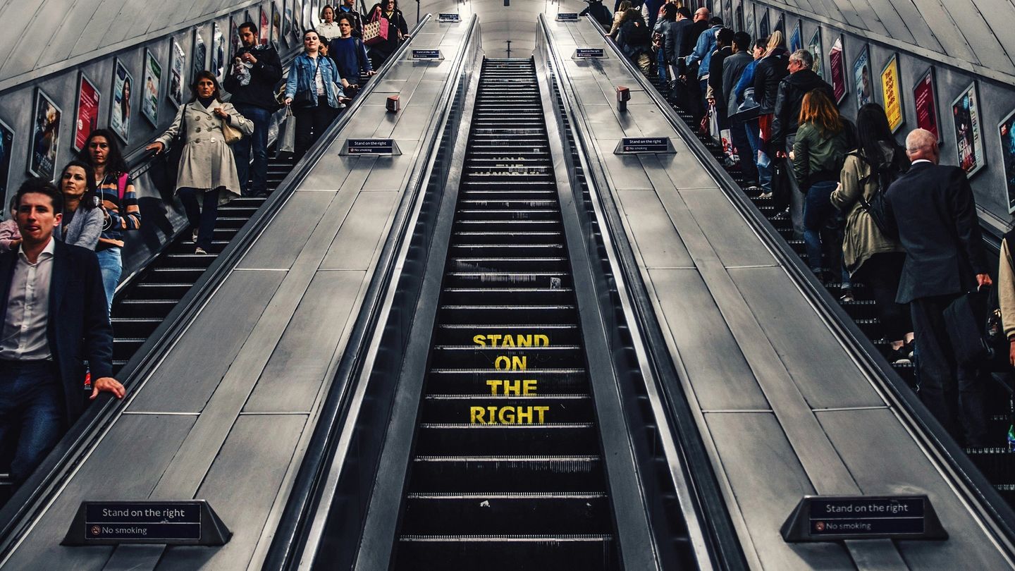 How to behave on the Tube