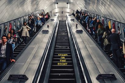 How to behave on the Tube