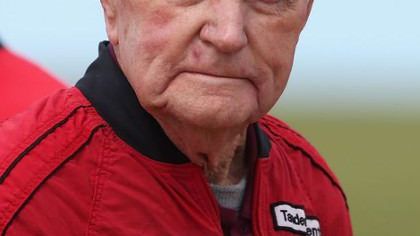 A D Day Veteran Jumps Out Of A Plane Aged 89 – A Must Watch Video…