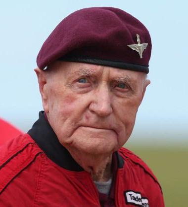 A D Day Veteran Jumps Out Of A Plane Aged 89 – A Must Watch Video…