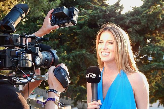 reporter-852096_1920