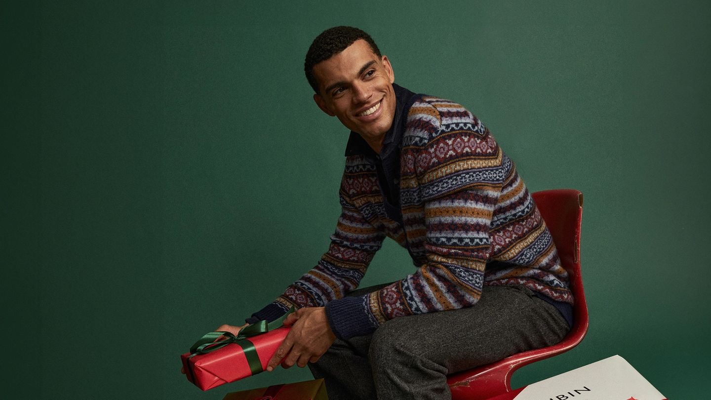 With new patterns and limited-edition pieces, Aubin has Christmas all knitted up