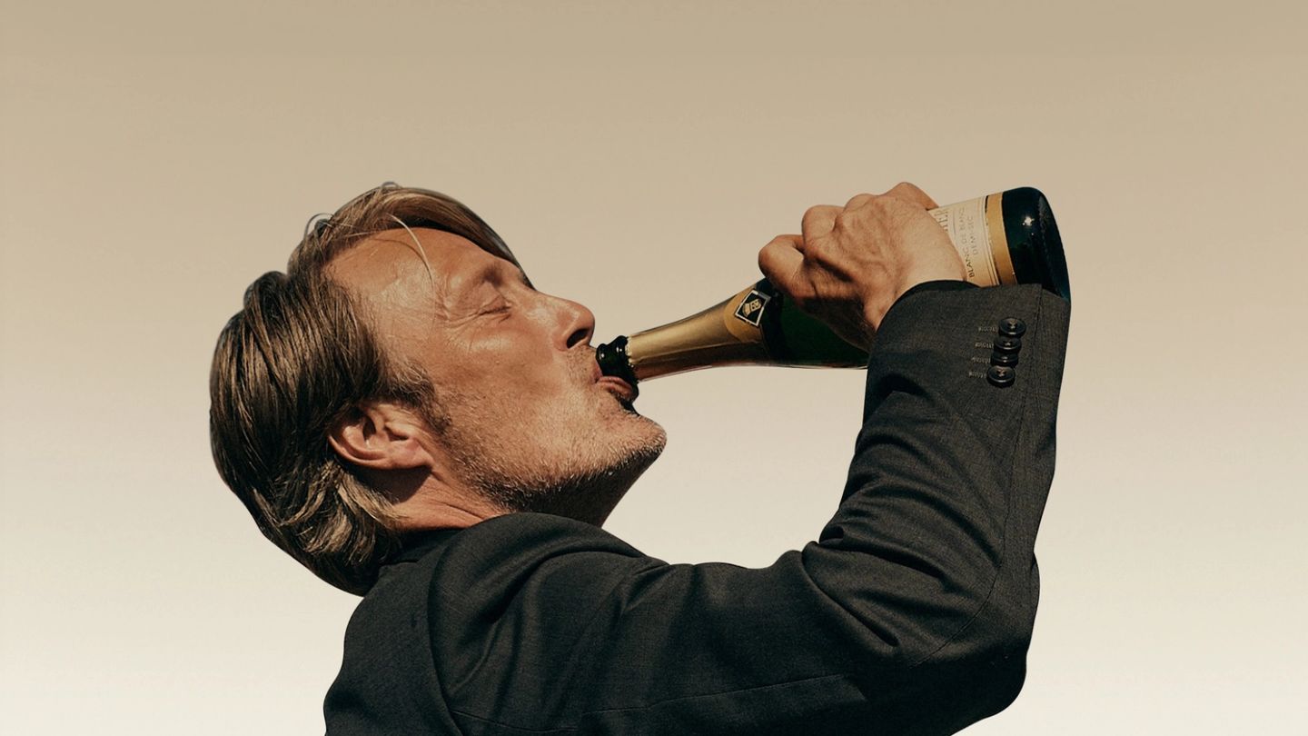 Sparkling wine vs Champagne: a connoisseur's guide to festive fizz