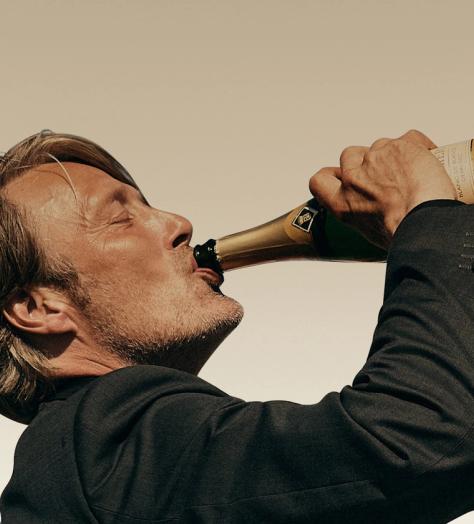 Sparkling wine vs Champagne: a connoisseur's guide to festive fizz