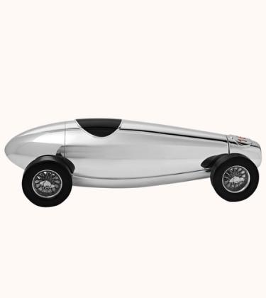 Editor’s Picks: Sustainable Surfboard, Watch Box and Suede Chelsea Boots