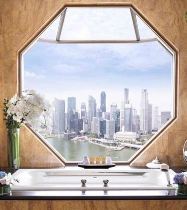 The 10 coolest baths in the world (with insane views)