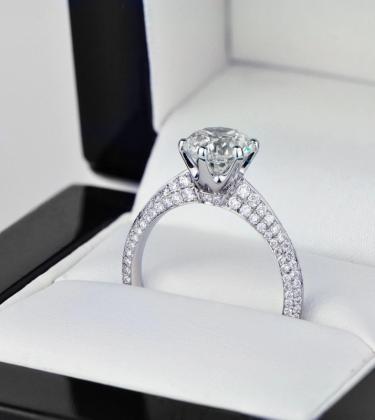 Should you be proposing with a bespoke engagement ring?