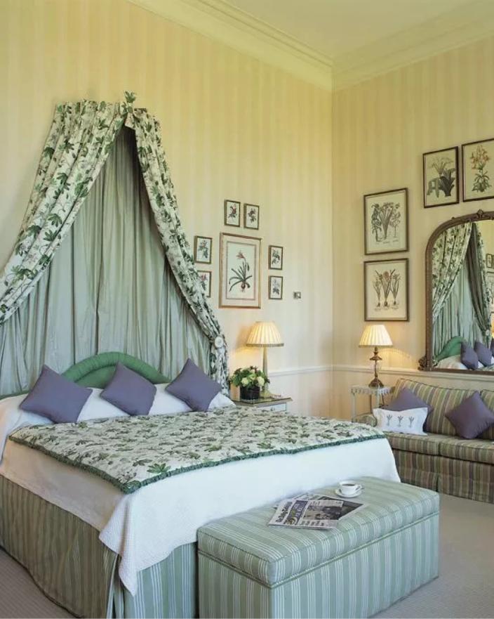 Bedroom with green striped canopy at Stapleford Park