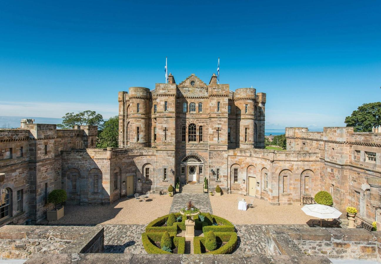 seton-castle-courtyard