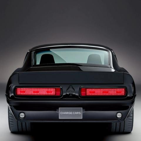 Charge Mustang