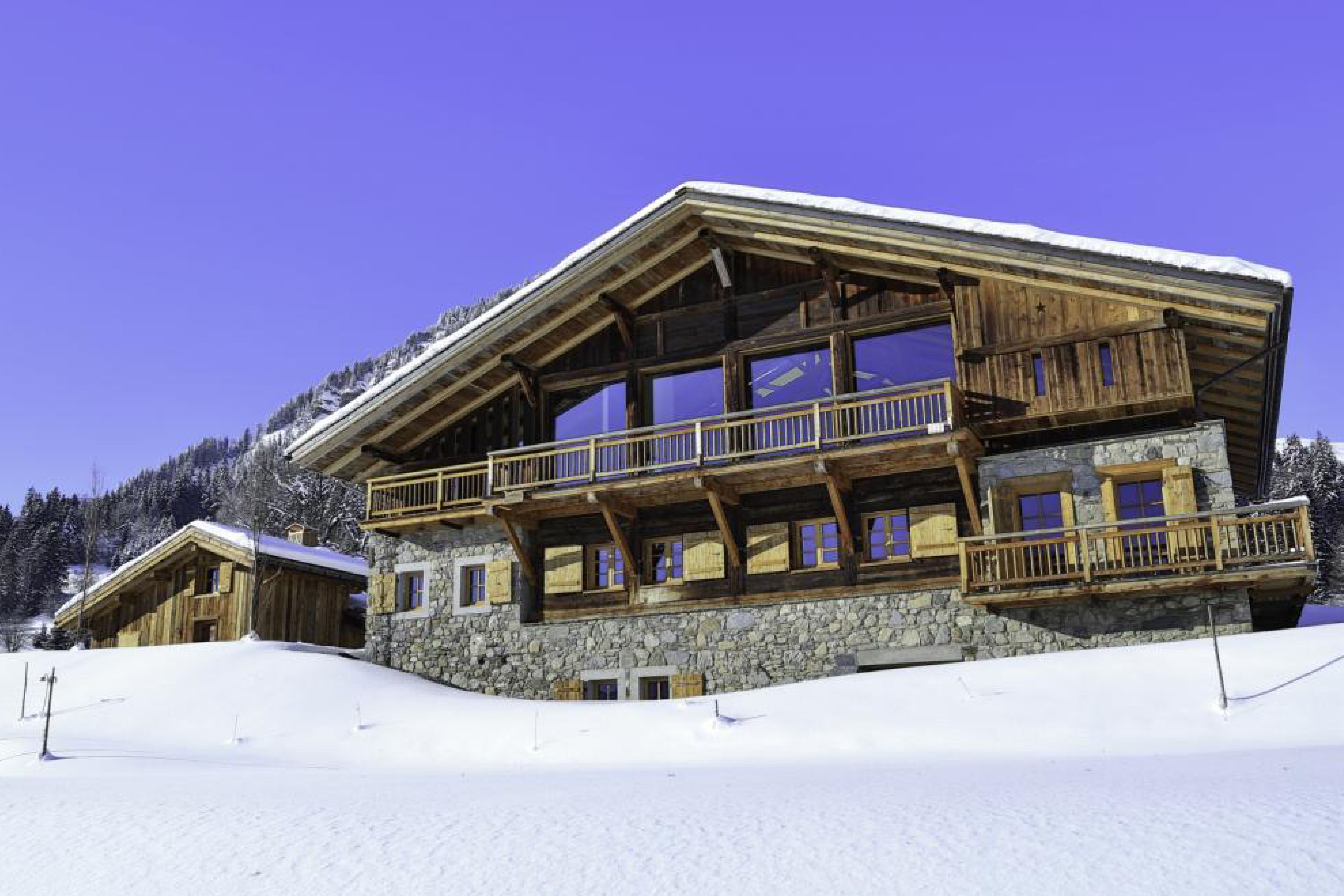Snow-covered exterior of Fermes à La Leonthine