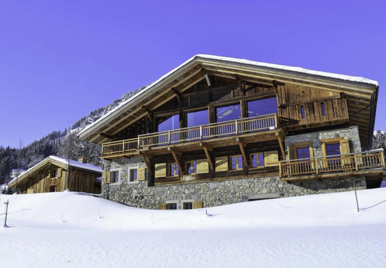 Snow-covered exterior of Fermes à La Leonthine
