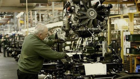 Amazing images of the last Defenders on the production line