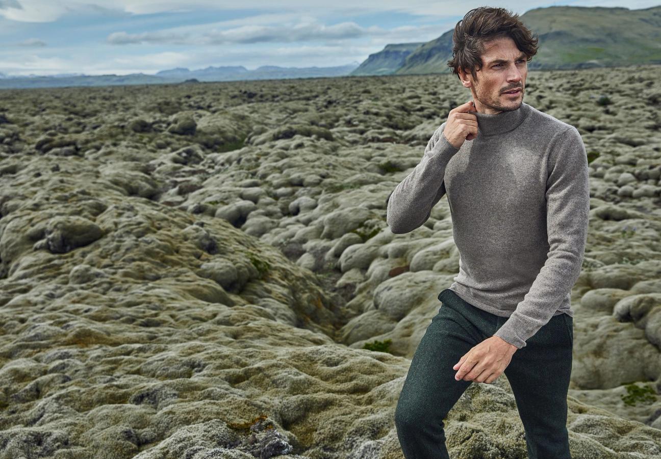 Luca-Faloni-Cashmere-Roll-Neck