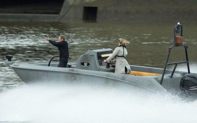JamesBondSpectreBoat-TheGentlemansJournal