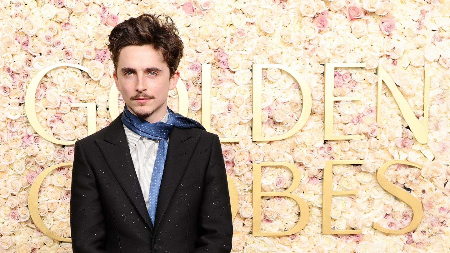 At the 2025 Golden Globes, Timothée Chalamet got in tune with Bob Dylan