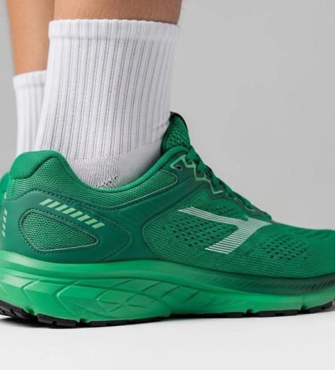 How Should Running Shoes Really Fit