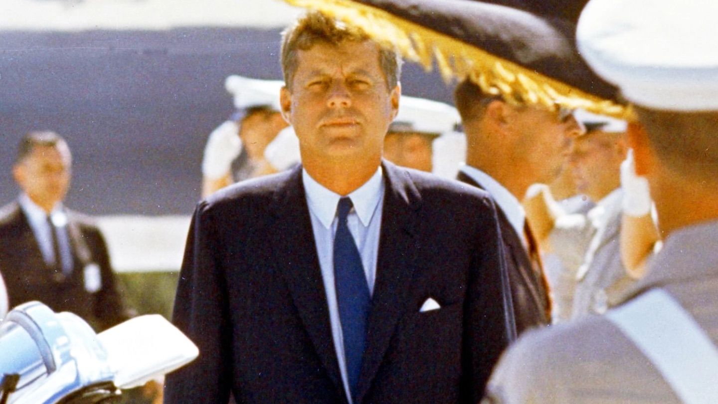 How to dress like JFK