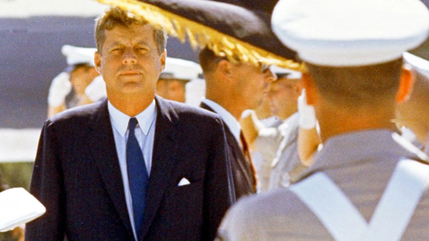 How to dress like JFK