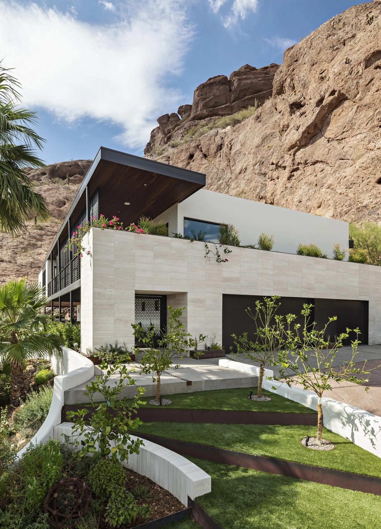 With this Red Rocks Ranch, you can live in your very own desert oasis ...