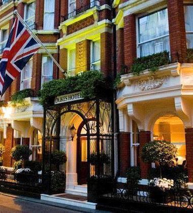 Dukes Bar – A Martini Masterclass
