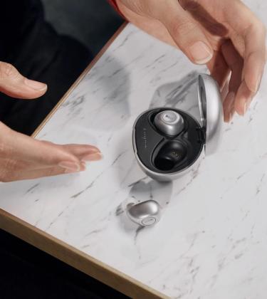 KEF’s new Mu3 wireless headphones are easy on the eyes (and the ears)