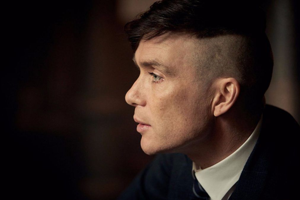 13 Popular Peaky Blinders Haircuts To Copy in 2024 | Coiffure homme dessin,  Coiffure homme court, Cheveux courts homme