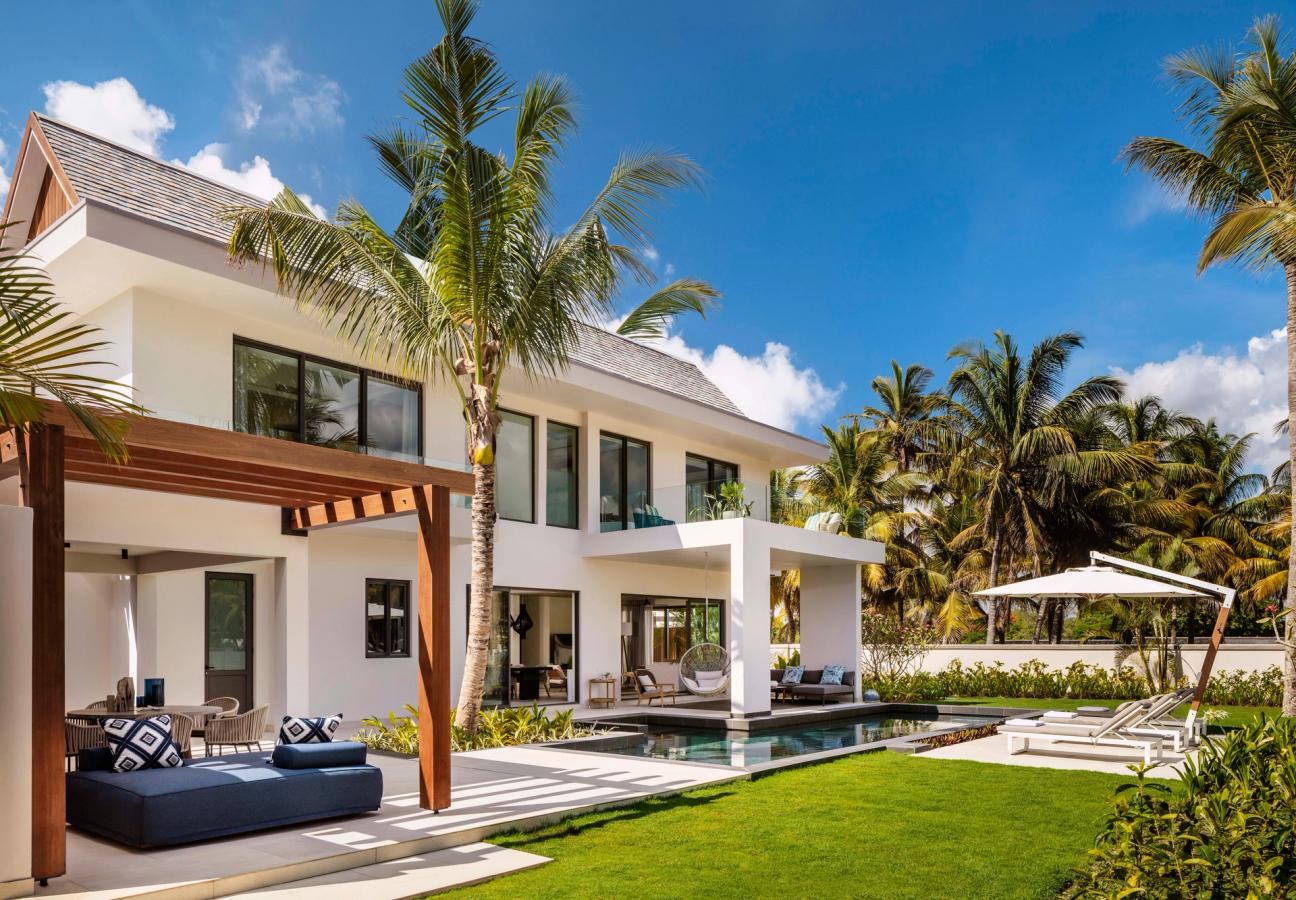 Beachfront villa and pool at One&Only Le Saint Géran