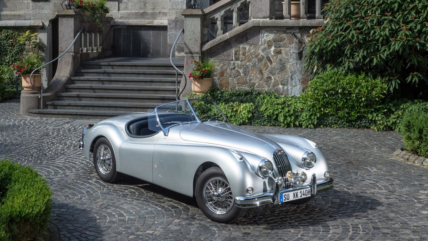 This 1956 Jaguar Roadster will give you a taste of ‘La Dolce Vita’