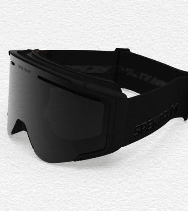 Editor’s Picks: Ski Goggles, Leica Camera and Asket Jeans